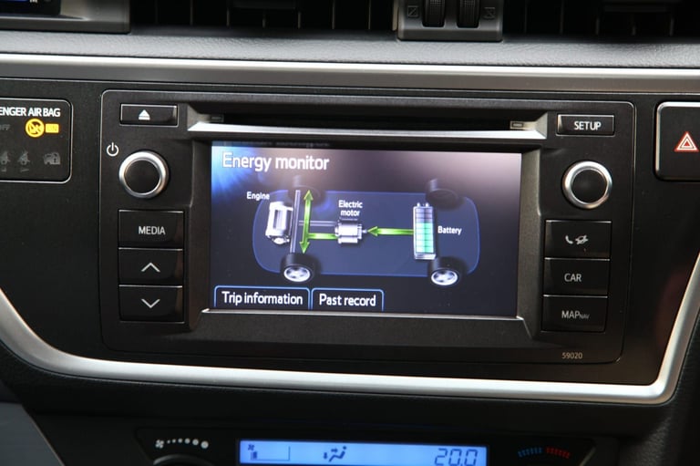 Toyota Auris 1.8 Hybrid  Road Tax £20 eyar 