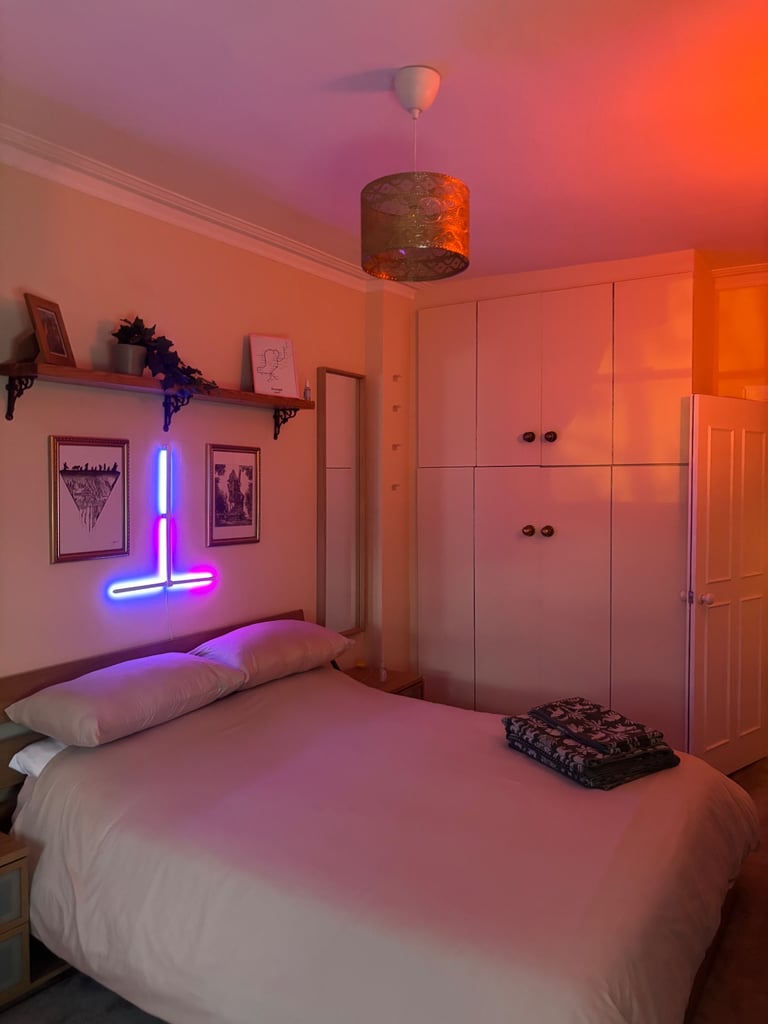 Fully furnished 2 bedroom flat Hillhead