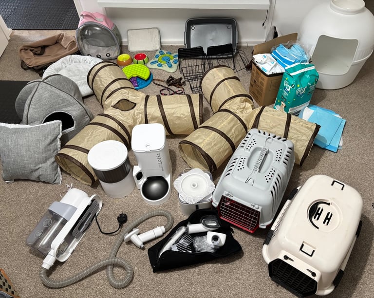 Assorted Pet Supplies (Read Description)