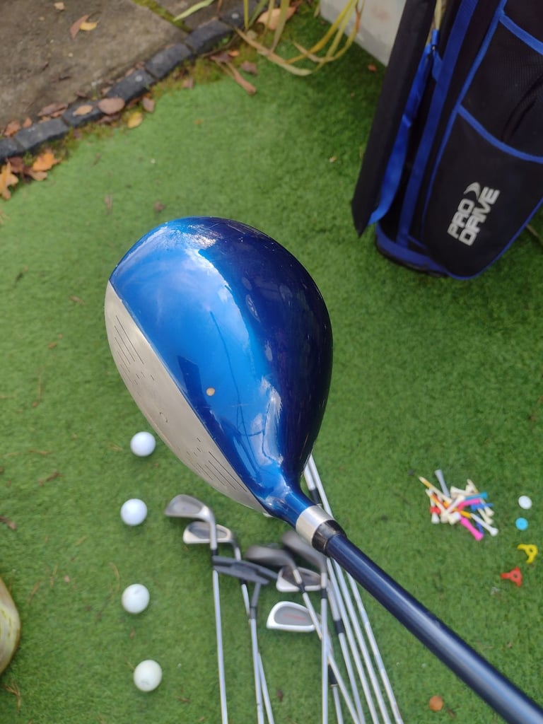 SET OF LADIES WILSON MIX GOLF CLUBS + BRAND NEW PRO DRIVE GOLF BAG + FREE EXTRAS 