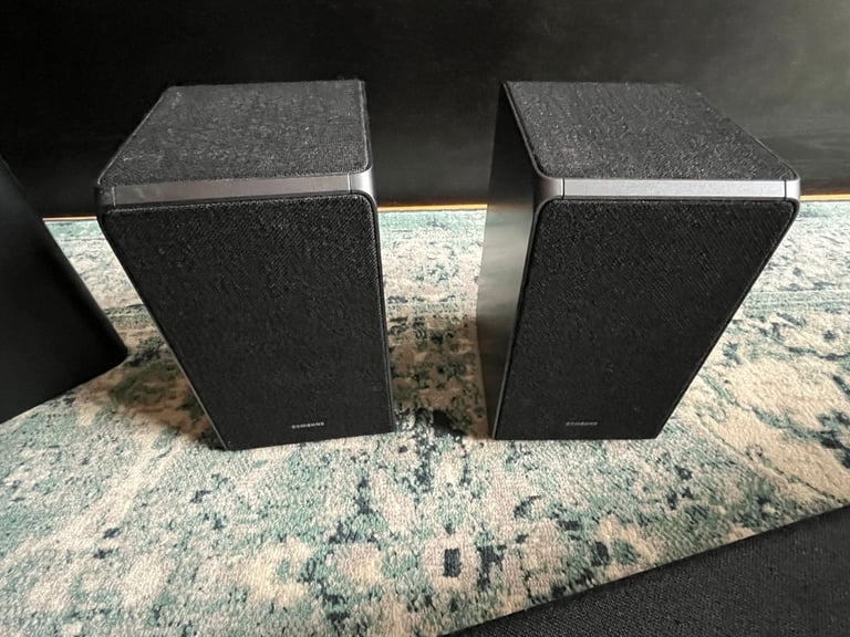 Samsung Soundbar, subwoofer and Rear Speakers