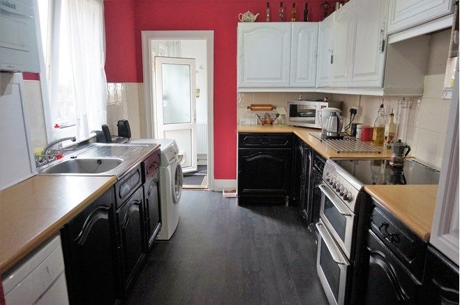 Very near hospital, 2 Bathrooms, Bills Included 