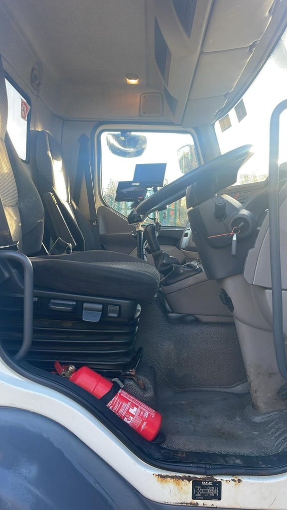 2015 (65) LEYLAND DAF LF220 HOOKLOADER. ENCLOSED BODY. 18 TON GVW. EURO 6. 