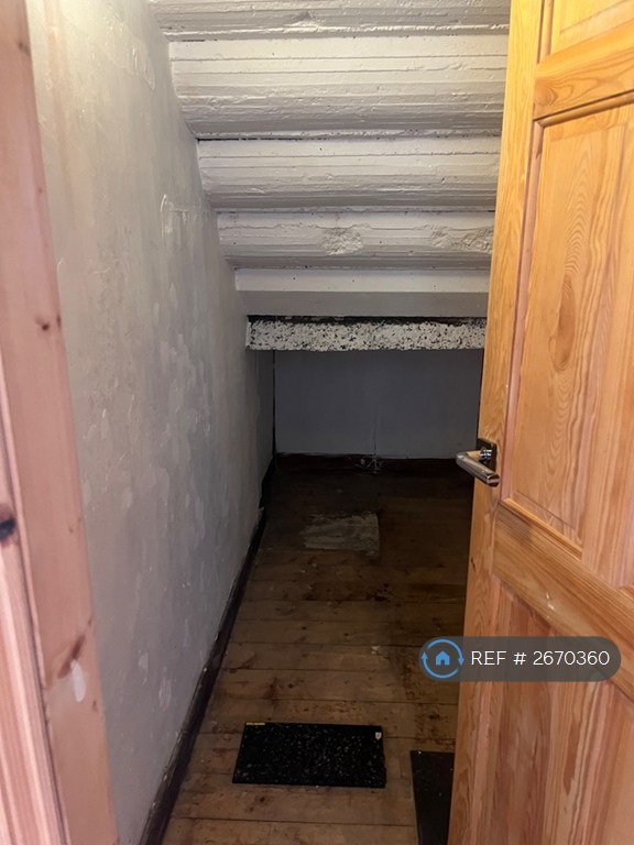 2 bedroom flat in Fulton Street, Glasgow, G13 (2 bed) (#2670360)