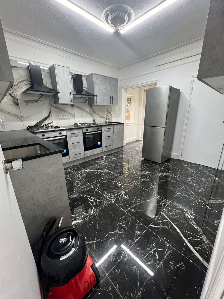 BEAUTIFUL LARGE ENSUITE DOUBLE ROOM FOR RENT IN HOUSNLOW CENTRAL