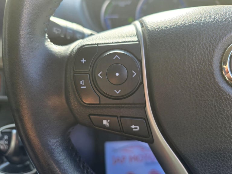 WE HAVE 6 MORE VOXY HYBRID AVAILABLE