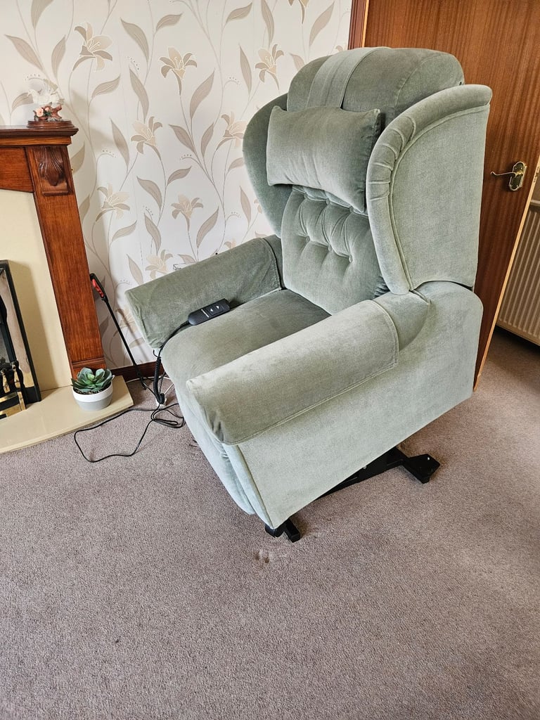Rise and recline electric armchair 