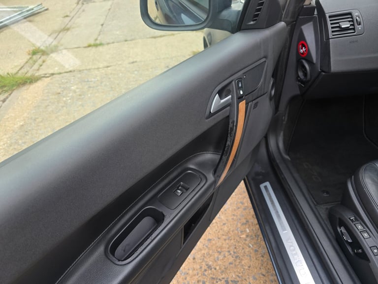 2010 Volvo C70 T5 SE Lux 2dr Geartronic CONVERTIBLE Petrol Automatic