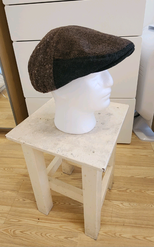 D&Y Flat Cap M-L various great patterns.