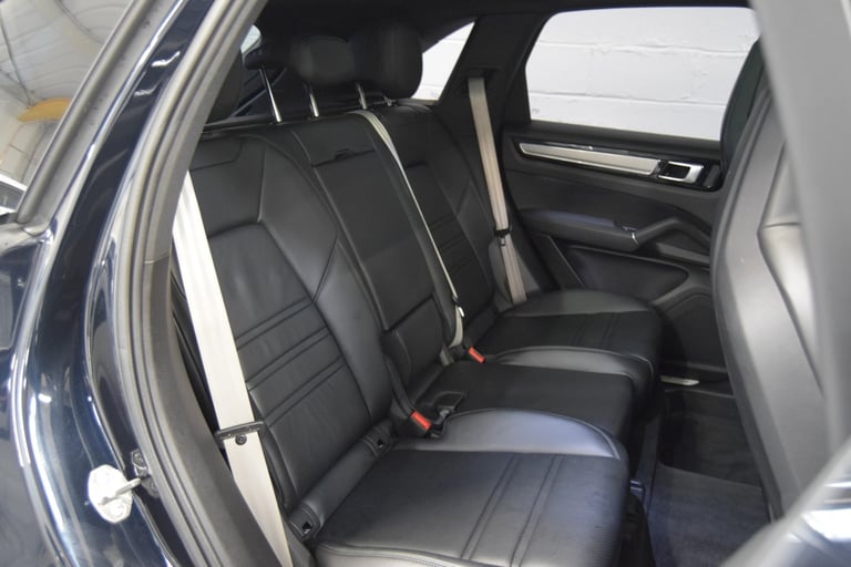 PORSCHE CAYENNE 3.0 V6 E-Hybrid 17.9kWh Platinum Edition 2022