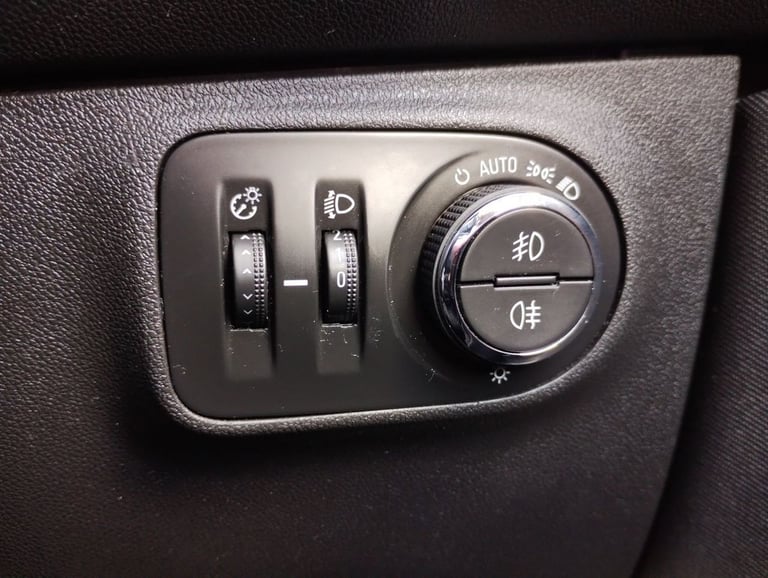 2018 Vauxhall Corsa 1.4i ecoTEC Energy Hatchback 5dr Petrol Manual Euro 6 (75 ps) Hatchback Petro...