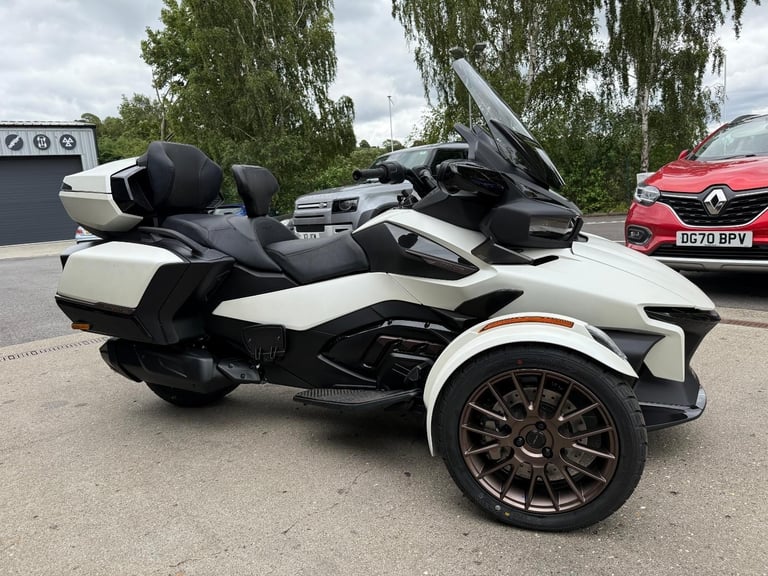 2025 Can-Am Spyder RT Sea to Sky1330cc 6 speed semi auto trike White