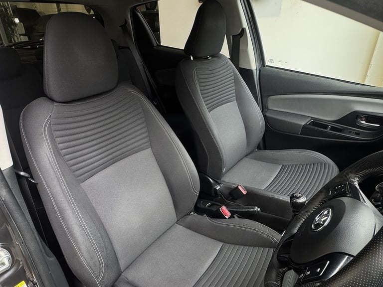 2016 Toyota Yaris Dual VVT-i Design Hatchback Petrol Manual