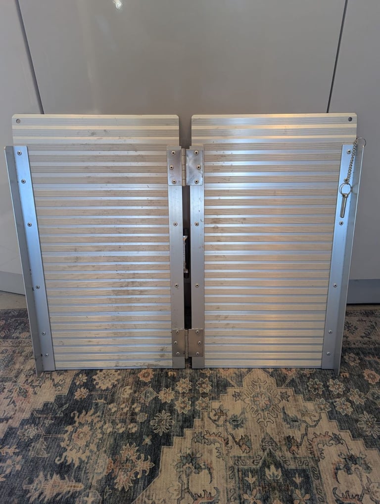 Aidapt lightweight suitcase ramp