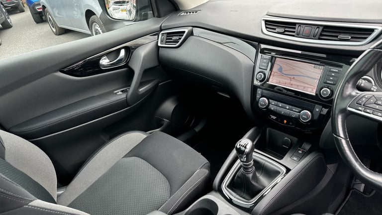 2021 Nissan Qashqai 1.3 DiG-T N-Connecta 5dr [Glass Roof Pack] Petrol Hatchback Hatchback Petrol ...