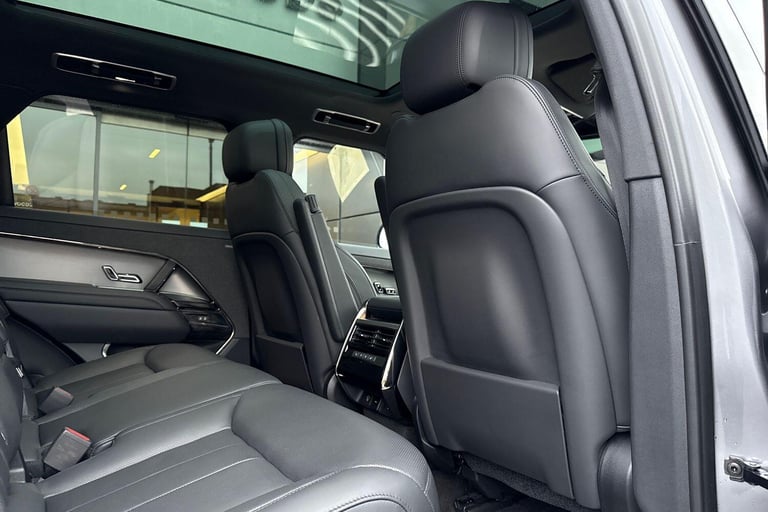 2023 Land Rover Range Rover Sport 3.0 D300 MHEV Dynamic SE SUV 5dr Diesel Auto 4WD Euro 6 (s/s) (...