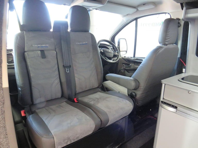 FORD TRANSIT CUSTOM 300 Limited Camper Van - Day Van - Motohome Black Manual Die