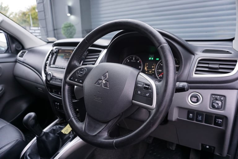 2015 Mitsubishi L200 Double Cab DI-D 178 Warrior 4WD *OUTSTANDING CONDITION FSH* PICK UP Diesel M...