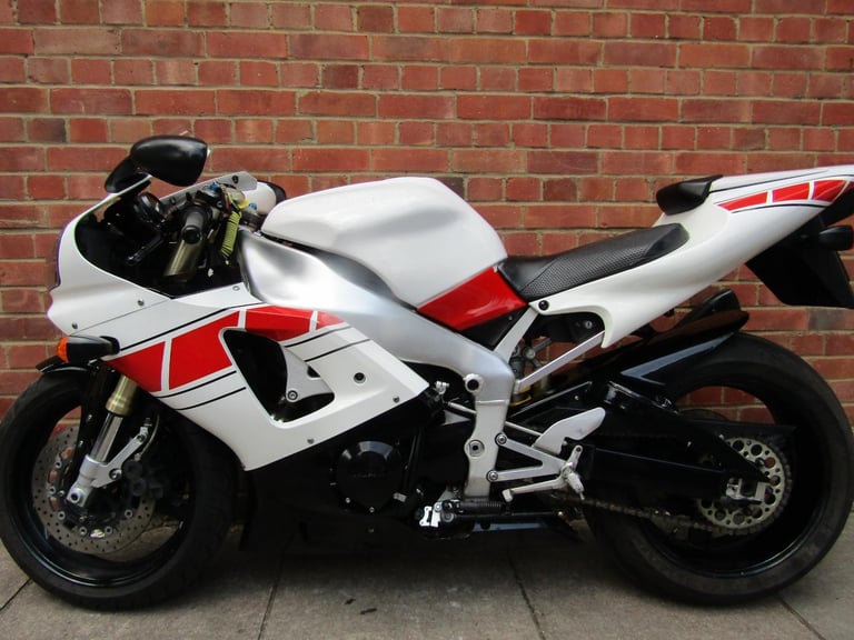 Yamaha YZF R1 1999 MODEL WITH ULEZ CERTIFICATE , SPECIAL PAINT JOB..LOOK ! 