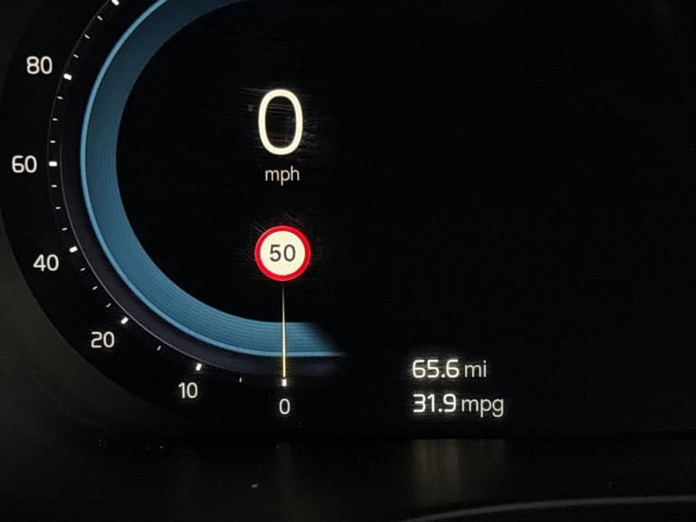 2022 Volvo XC60 2.0 B4 MHEV Plus SUV 5dr Diesel Hybrid Auto AWD Euro 6 (s/s) (197 ps) - CAR Suv H...