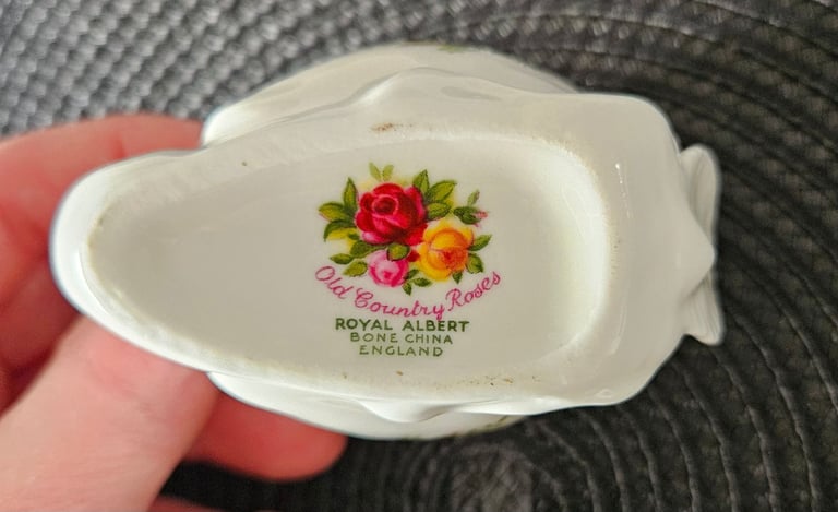Royal Albert Old Country Roses Swan Figurine 