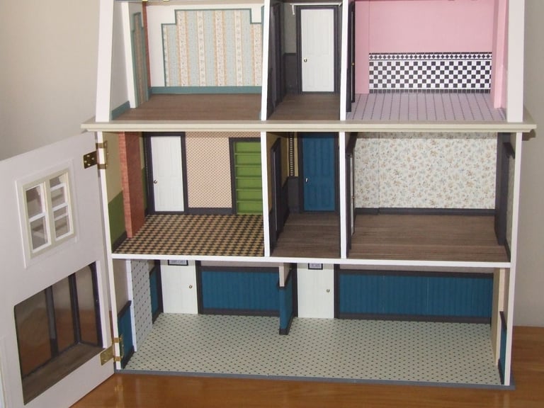 Dolls House Emporium Completed Shop/Cafe Large Suit Collector