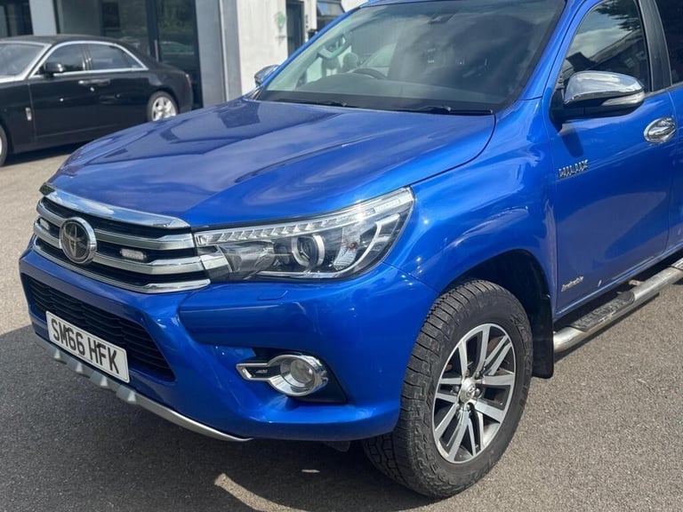 TOYOTA HILUX 2.4 D4D INVINCIBLE D/CAB PICK UP 4WD - 2017