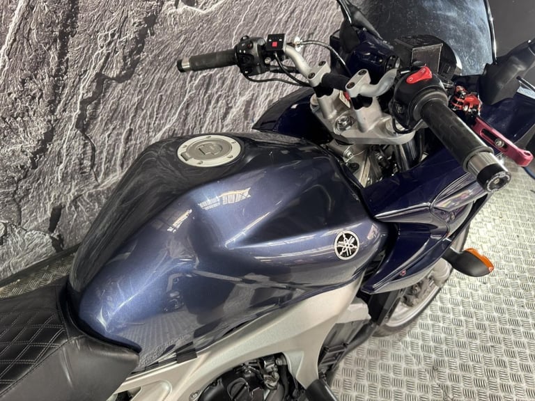 YAMAHA FZ6 FAZER 600 2004