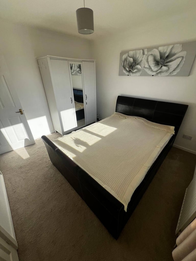 2 bed flat to let, immediately 