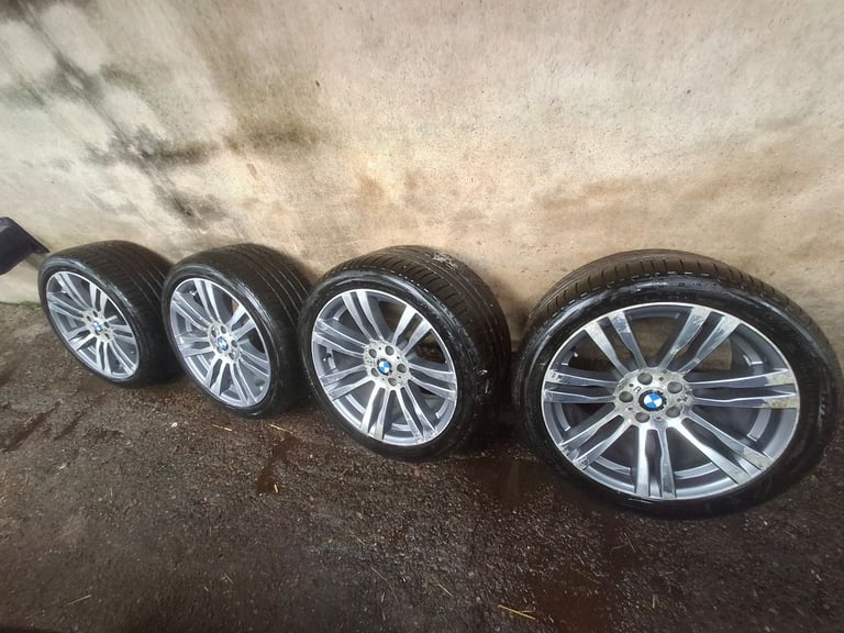 X5 m sport wheels.  Run flats 