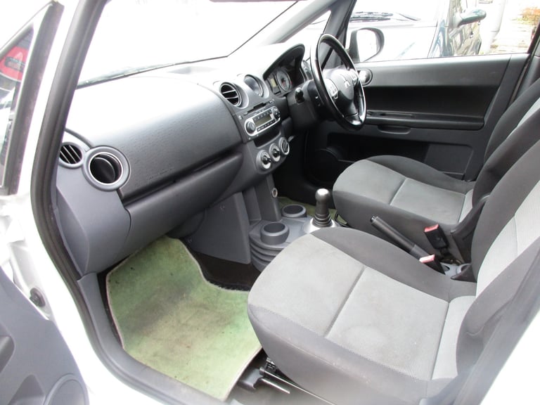 2009 (09) MITSUBISHI COLT 1.3 CZ2 , AUTOMATIC  , LOW MILES , CAZ &amp; ULEZ EXEMPT