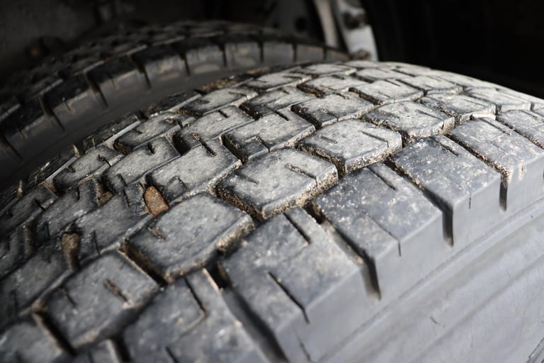 MERCEDES AXOR 1824 4X2 SLEEPER 26FT BOXVAN (2013)