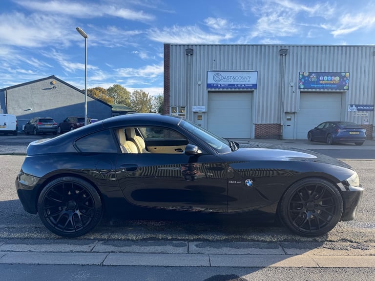2009 BMW Z4 3.0si SE 2dr / RARE COUPE / ONE OF THE LAST Z4 COUPES PRODUCED