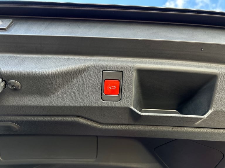 2025 Peugeot 5008 1.2 Hybrid 136 GT 5dr e-DSC6 HATCHBACK PETROL Automatic