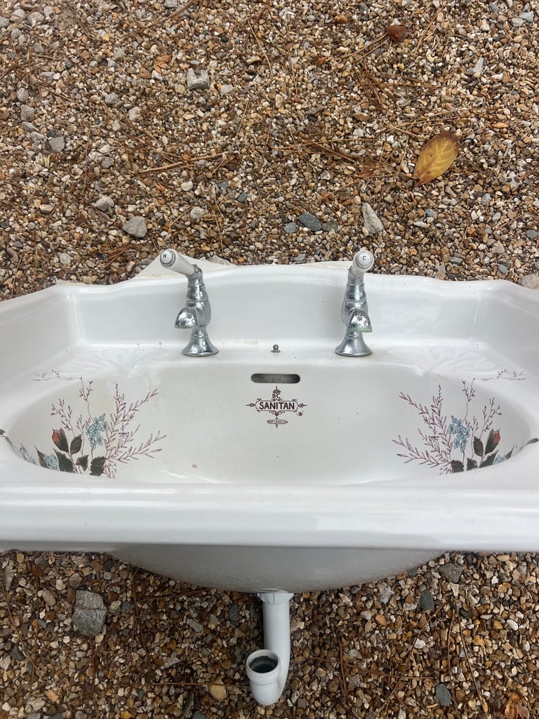FLoral Sanitan Basin and Taps