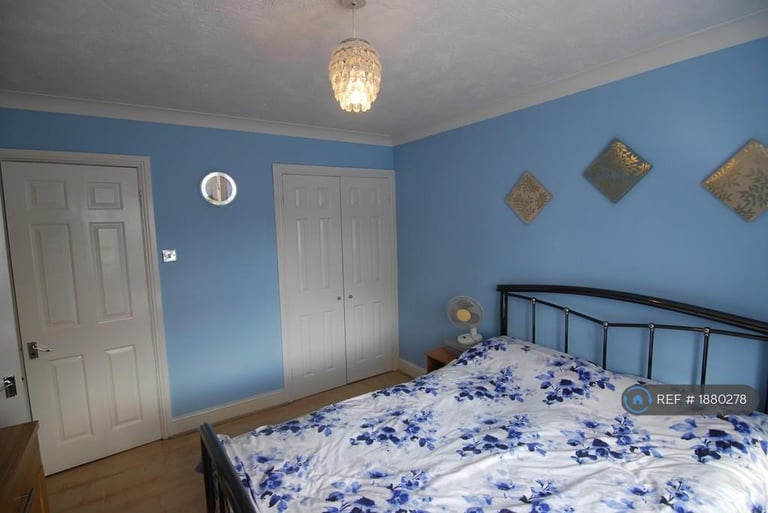 3 bedroom house in Douglas Road, Tonbridge, TN9 (3 bed) (#1880278)