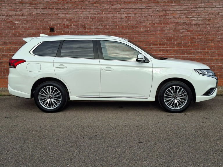 2021 21 Mitsubishi Outlander 2.4 PHEV Dynamic CVT Auto 4WD. 13.8kWh. 1 Owner.