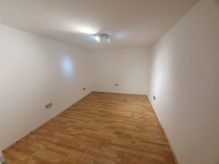 Soundproofed Music Production / Podcasting / Drumming Studio In Mile End