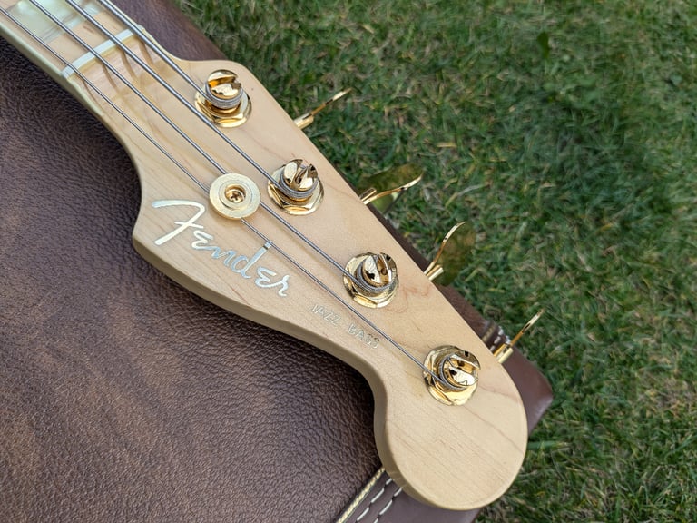 AMERICAN FENDER DELUXE JAZZ BASS FMT