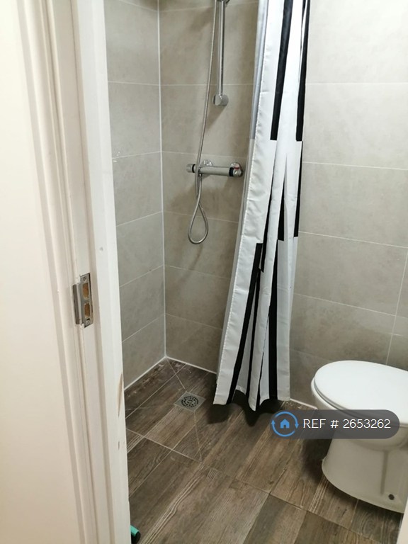 Studio flat in Alderney Gardens, London, UB5 (#2653262)