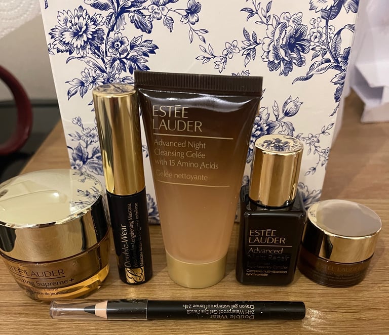 image for Estée Lauder gift set 