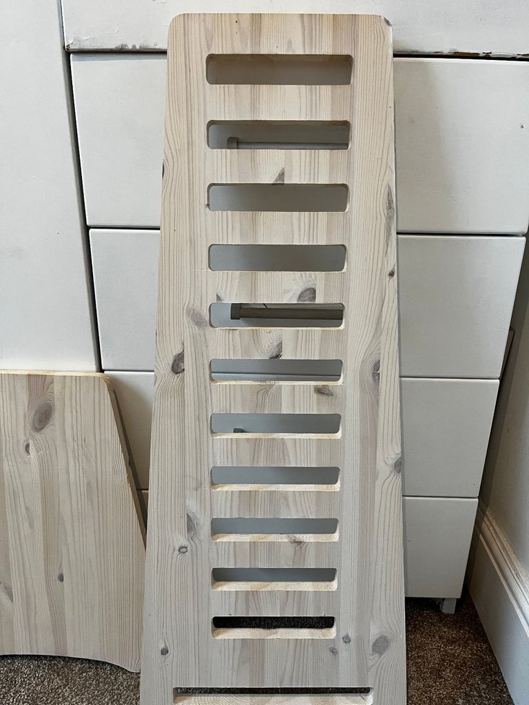Immaculate ergonomic solid wood, dust white desk stand for laptops - NW1 Camden