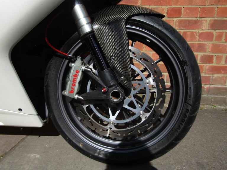 DUCATI 1198 S * PEARL WHITE * REDUCED * LOVELY BIKE * PLATE**EXTRAS**CARBON**