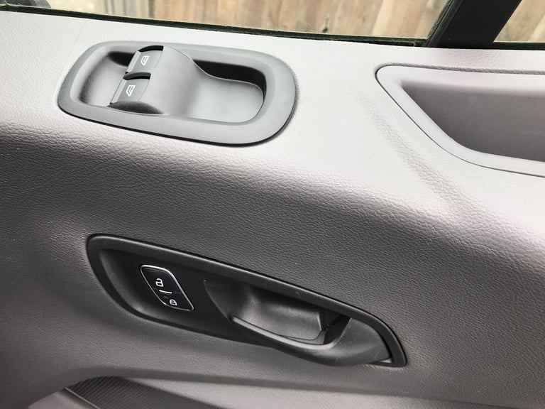 BRAND NEW Ford Transit 350M L2 H3 Leader Van 2.0L 130PS 6 Speed in Frozen White