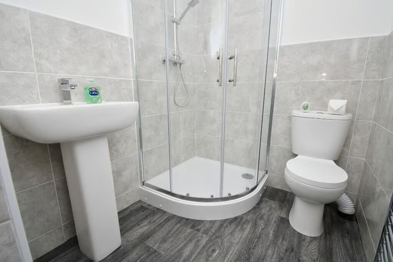 Huddersfield 4 Bed High Spec HMO For Sale Immaculate Throughout Returns in Excess of 30% PA