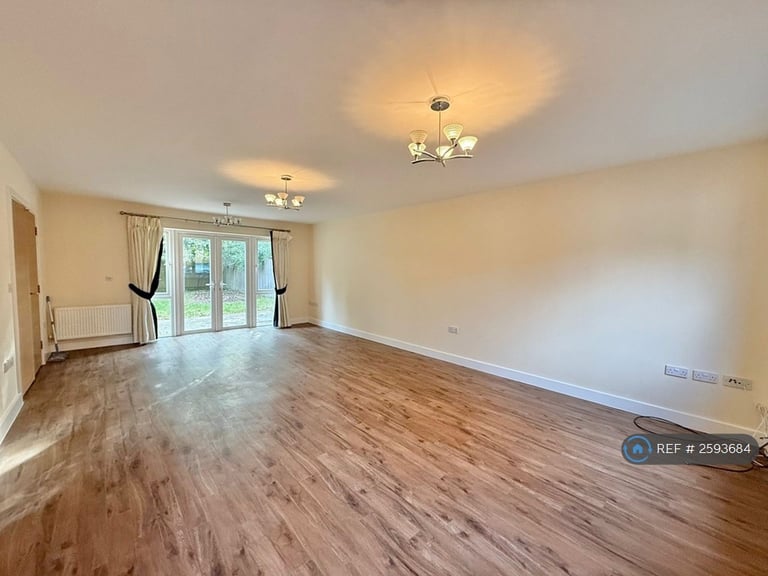 4 bedroom house in Abbess Way, Waterlooville, PO7 (4 bed) (#2593684)