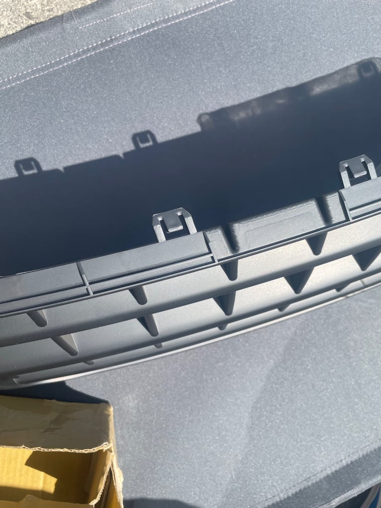 Audi TT mark 1 Clubsport badge less grill new boxed