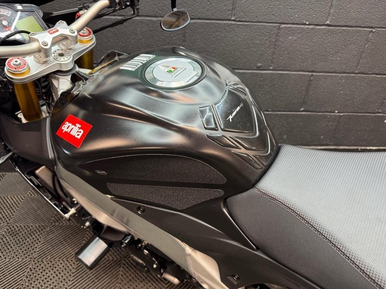 2011 Aprilia Tuono 1000 V4 1000 V4 R APRC Petrol Manual (165 bhp)