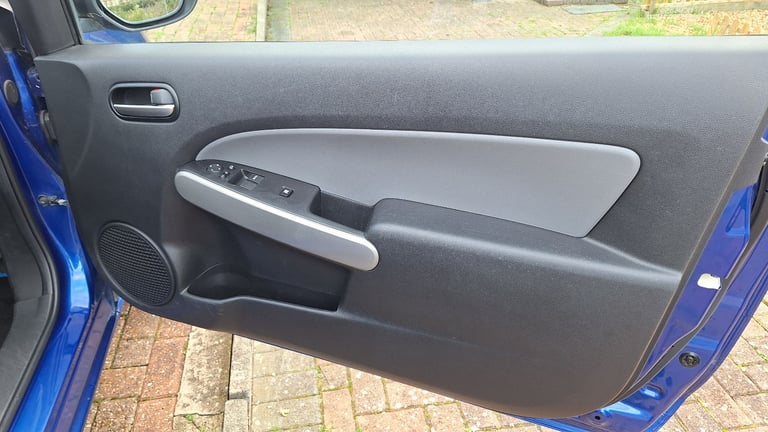 Mazda, 2, Hatchback, 2010, Manual, 1349 (cc), 3 doors