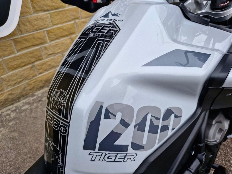 2020 Triumph Tiger 1200 SE Alpine Edition Full Expedition luggage Engine bars